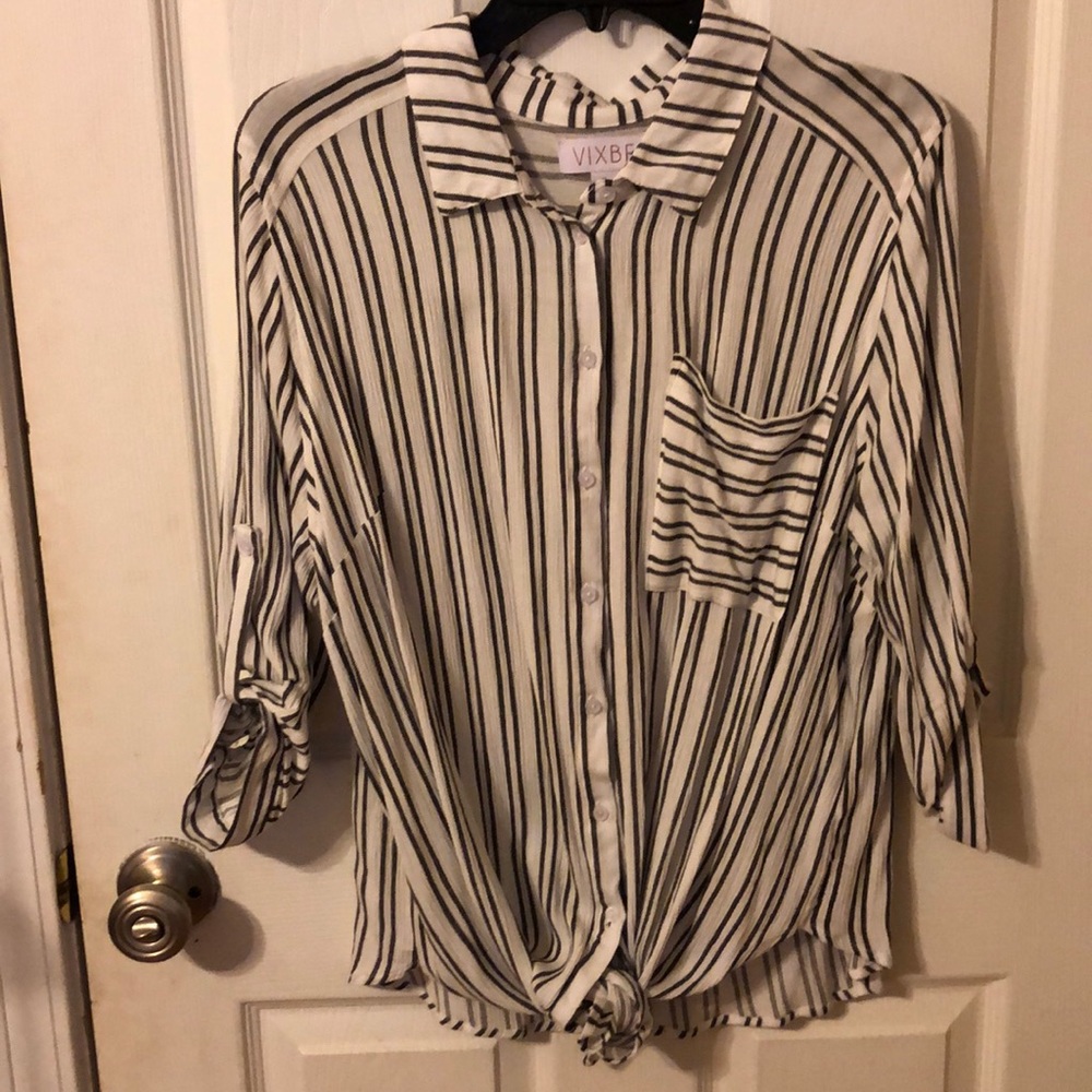 Super cute tie in front button down